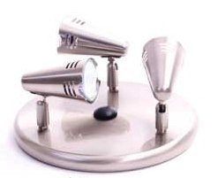 Plafond chromé avec 3 spots . Coupe en boîte de 235 mm.